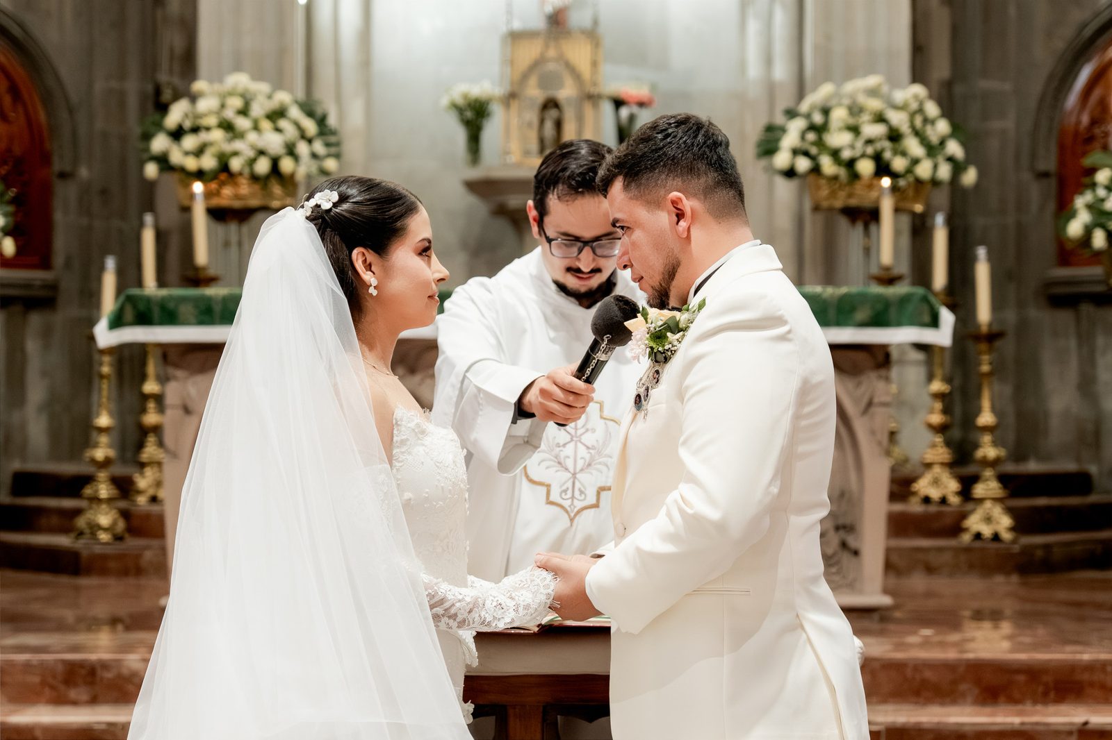Votos en la ceremonia religiosa de Larissa y Octavio
